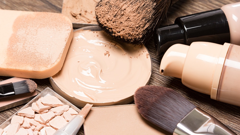 Secrets to Flawless Makeup: 5 Best Foundation Brushes & Sponges