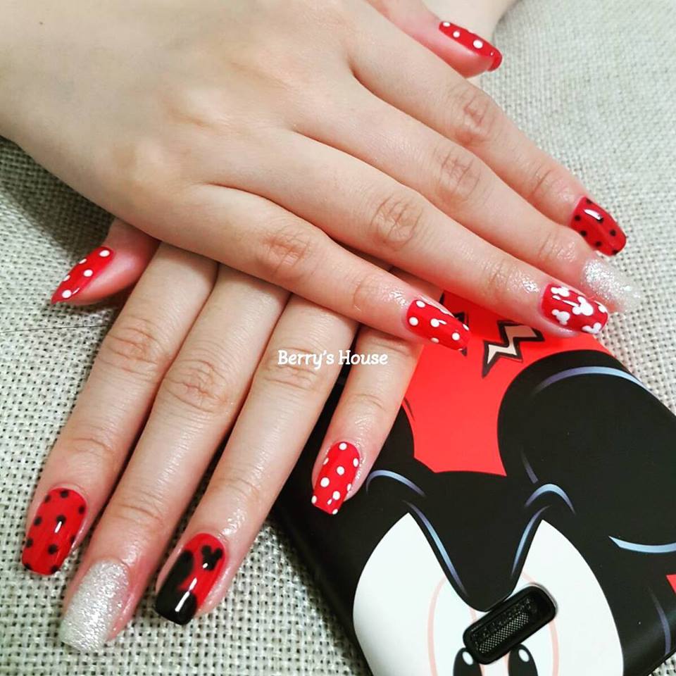 berrys-house-nails