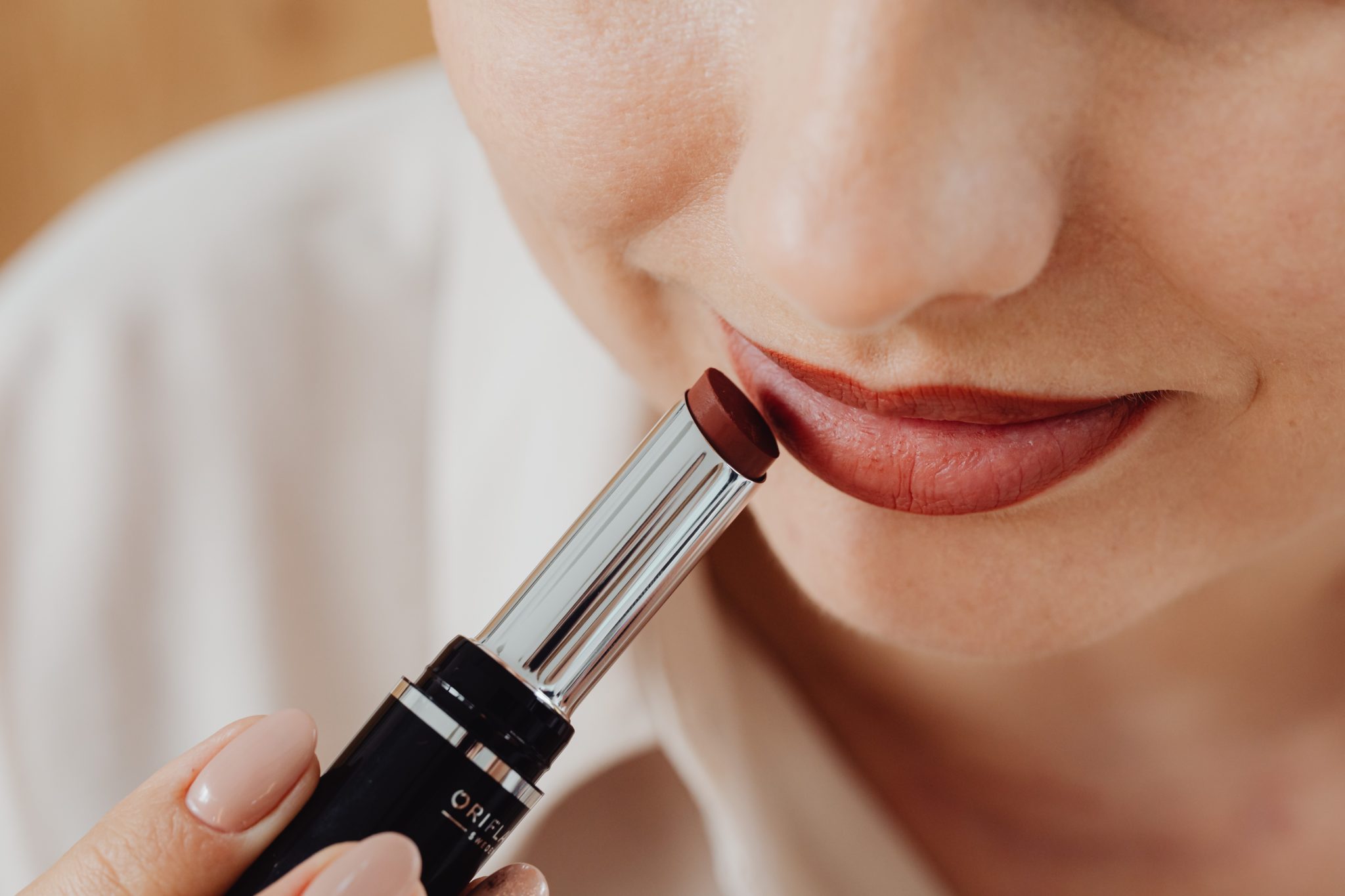 10 Best Transfer Proof Lipsticks That Won't Even Leave Teeny Stain On